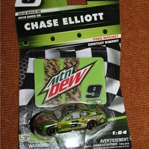2018 Nascar Authentics #9 Chase Elliott Mt Dew 1/64 Diecast